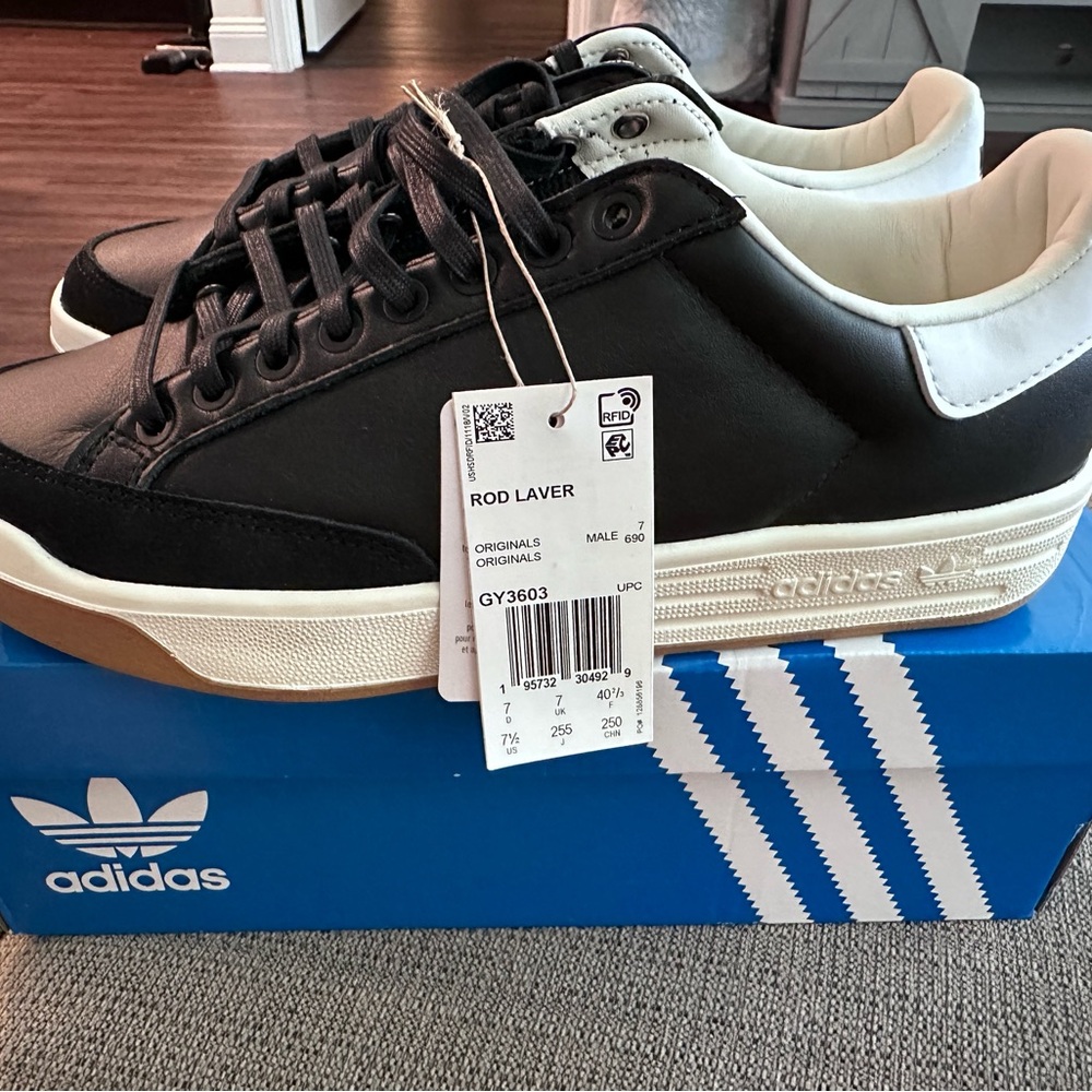 Mens Adidas Rod Laver All Leather size 7.5